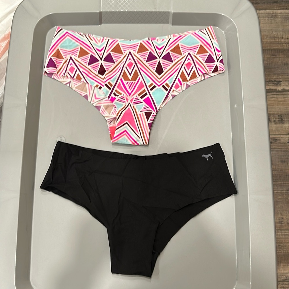 NWT VS PINK CHEEKSTER PANTIES SIZE SMALL